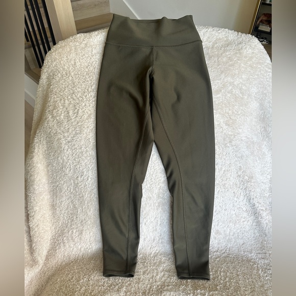 Alo Yoga 7/8 high waist airlift leggings. XS. Olive green. - Picture 4 of 4
